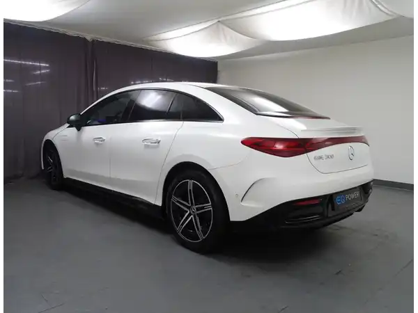 MERCEDES-BENZ EQE 300 (7/20)