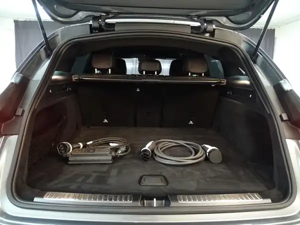 MERCEDES-BENZ EQC 400 4M (20/24)