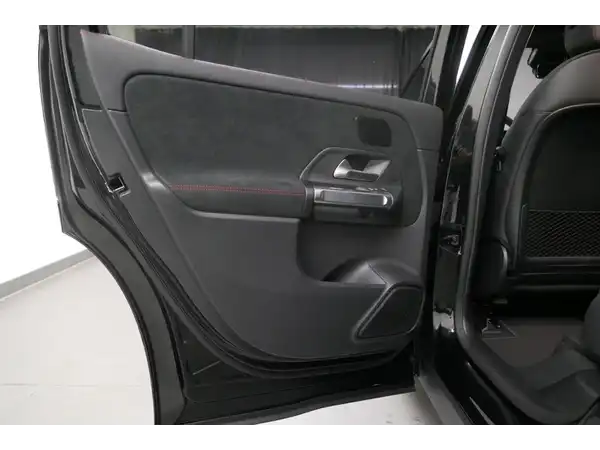 MERCEDES-BENZ EQB 300 4M (10/26)