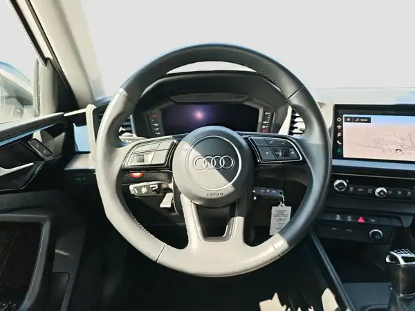 AUDI A1 Sportback ACC PDC Navi+ SHZ connect Spiegel+ (11/17)