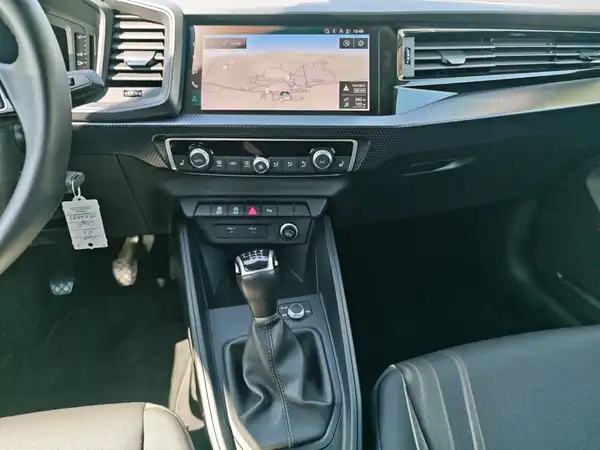 AUDI A1 Sportback ACC PDC Navi+ SHZ connect Spiegel+ (12/17)