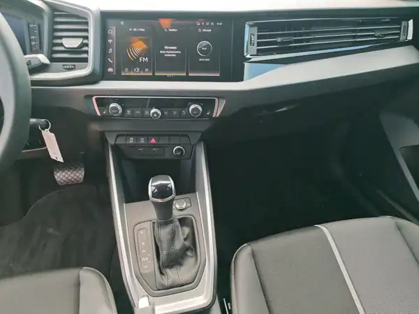 AUDI A1 Sportback advanced 25 TFSI 5JGAR Connect SitzHzg (12/17)