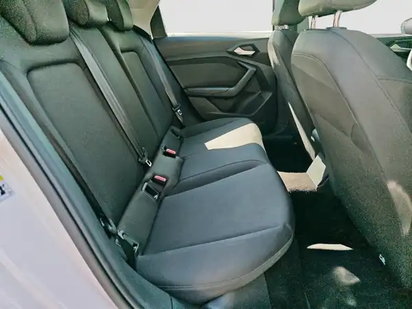 AUDI A1 Sportback ACC PDC Navi+ SHZ connect Spiegel+ (16/17)