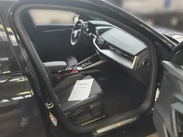 AUDI A3 Sportback S line 45 TFSI e Hybrid Business virtual App (4/4)