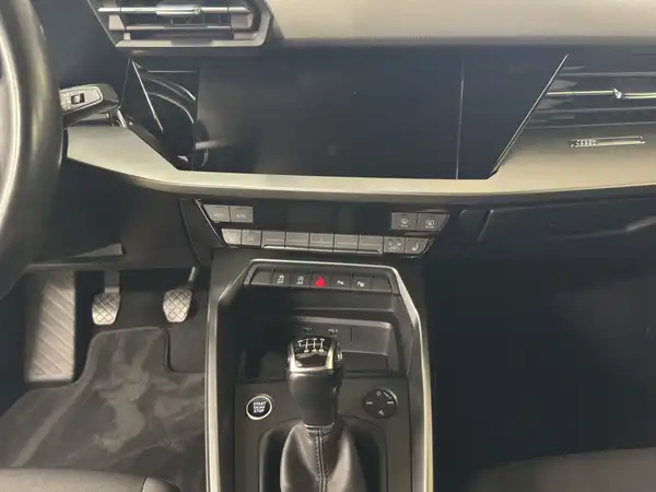AUDI A3 Sportback 1.5 TSI Business Navi+ Virtual Connect (12/16)
