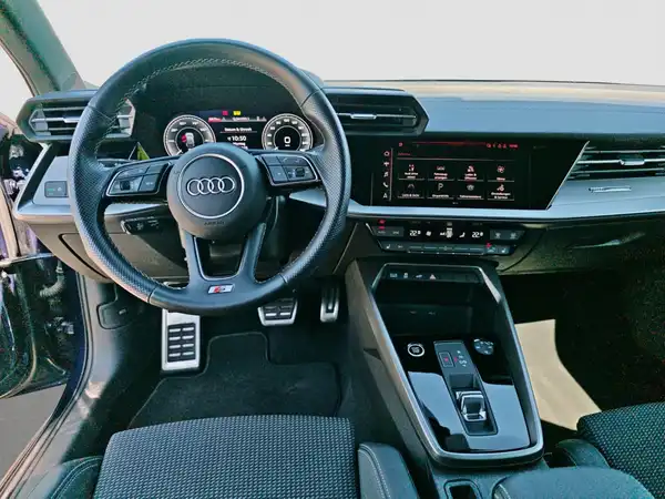 AUDI A3 Sportback S line 45 TFSI e Hybrid LED virtual App (10/17)