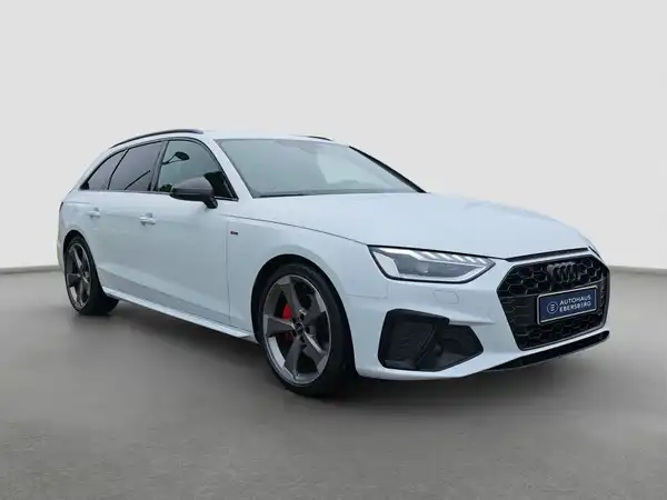 AUDI A4 Avant S line 40 TFSI 3xClima Business MATRX Carbon (4/17)