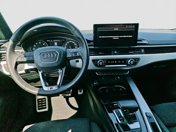 AUDI A4 Avant g-tron S line Tour Business ACC Connect Navi+ MATRIX (10/17)