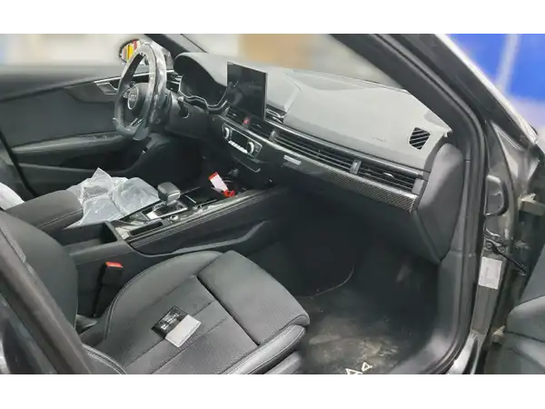 AUDI A4 Avant S line competition 40 TDI qu 360 Busines MATRX (4/4)