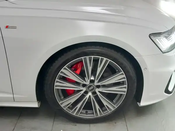 AUDI A6 Avant TFSI e 55 TFSI e quattro sport Pano HUD MTRX (16/19)