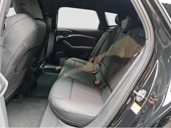AUDI A6 Avant e-tron qu. (9/16)