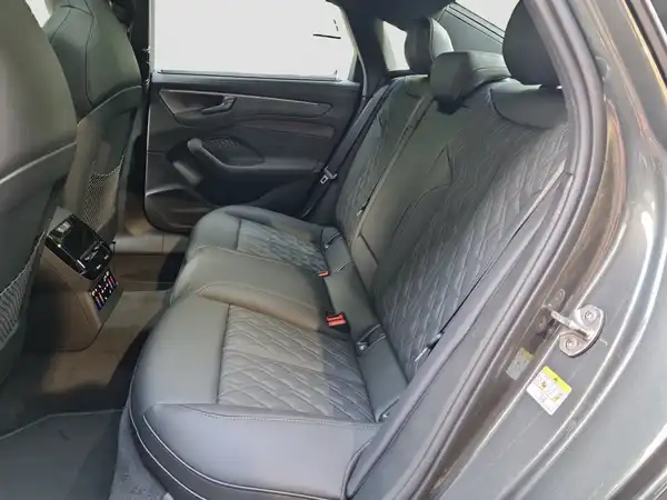 AUDI A6 Limousine 2.0 TDI qu. (9/17)