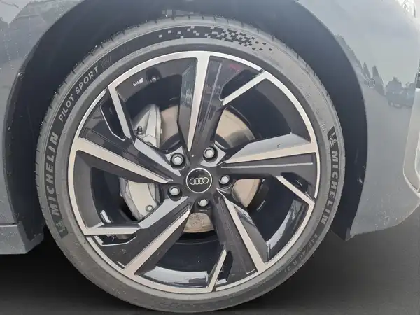 AUDI A6 Avant e-tron qu. (16/16)
