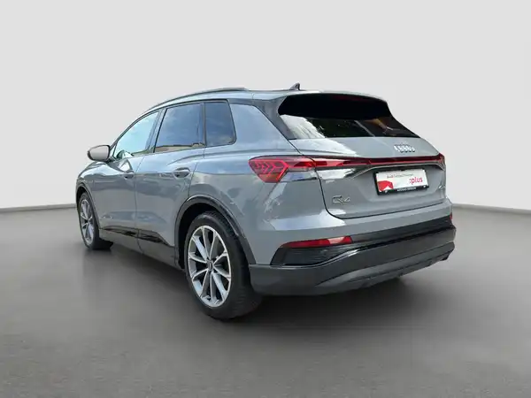 AUDI Q4 e-tron 40 S line virtual NaviPro WPumpe Pano black (7/17)