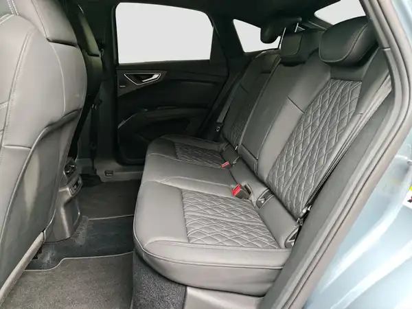 AUDI Q4 Sportback e-tron 50 qu. Assistenz+ ACC MATRIX Navi+ (9/16)