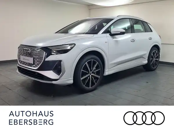 AUDI Q4 55 e-tron quattro S line (1/18)