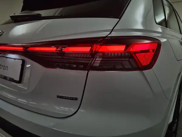 AUDI Q4 55 e-tron quattro S line (13/18)