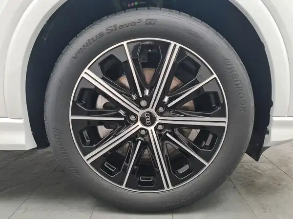 AUDI Q4 55 e-tron quattro S line (15/18)