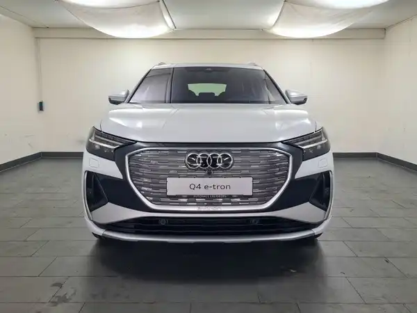 AUDI Q4 55 e-tron quattro S line (3/18)