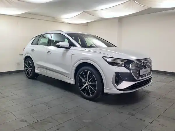 AUDI Q4 55 e-tron quattro S line (4/18)