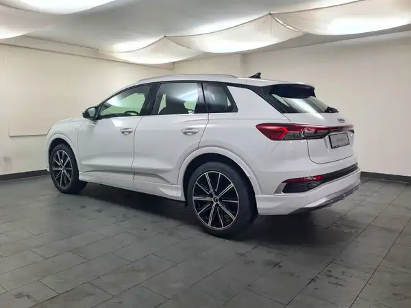 AUDI Q4 55 e-tron quattro S line (5/18)
