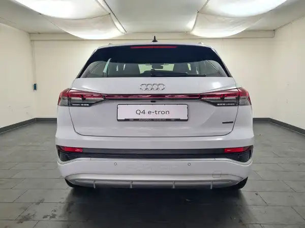 AUDI Q4 55 e-tron quattro S line (6/18)