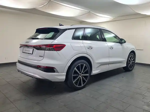 AUDI Q4 55 e-tron quattro S line (7/18)