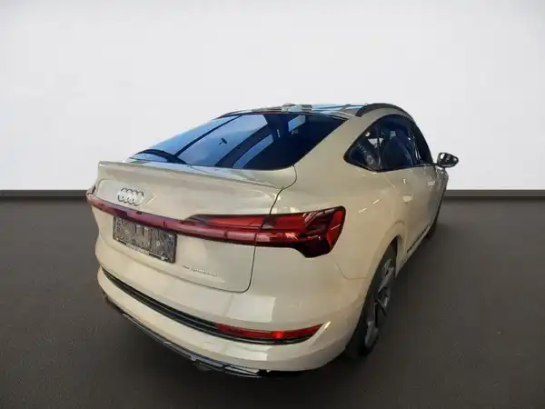 AUDI e-tron Sportback S-line quattro (3/4)