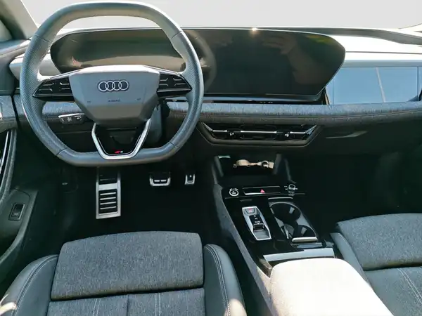 AUDI Q6 e-tron black TechPlus S line LM21 Kompaktlader (10/17)