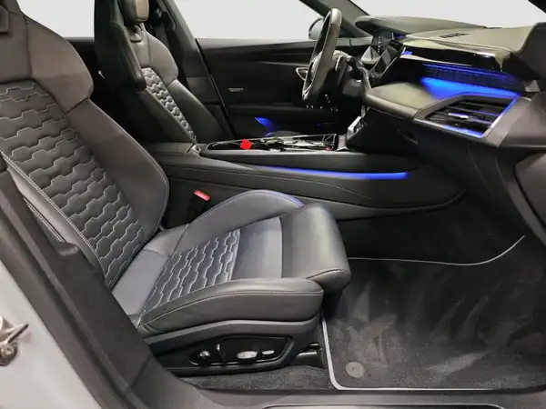 AUDI e-tron GT exclusive qu. Pano LED Navi+ W-Pumpe (15/17)