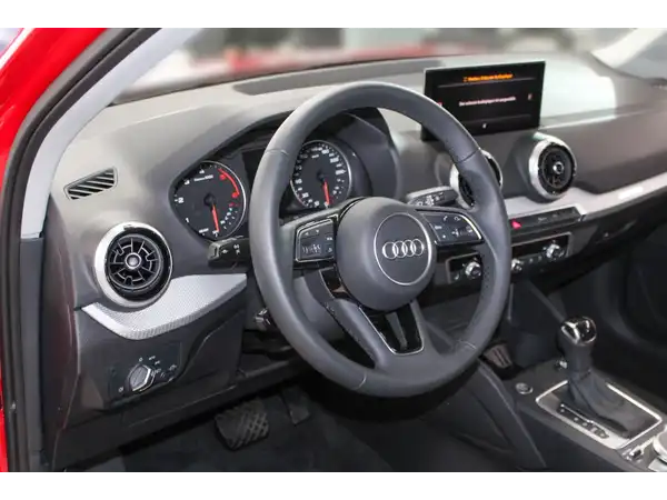 AUDI Q2 advanced 30 TDI 5JGar 18Zoll el.Heck SHZ (11/15)