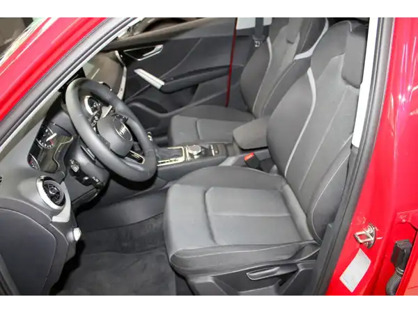 AUDI Q2 advanced 30 TDI 5JGar 18Zoll el.Heck SHZ (12/15)