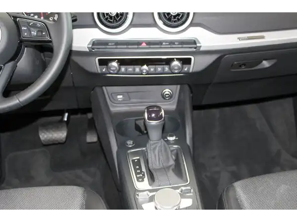AUDI Q2 advanced 30 TDI 5JGar 18Zoll el.Heck SHZ (8/15)