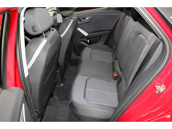 AUDI Q2 advanced 30 TDI 5JGar 18Zoll el.Heck SHZ (10/15)