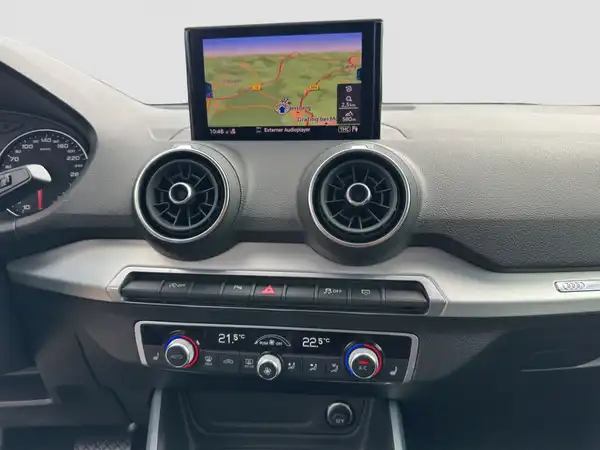 AUDI Q2 sport 25 TFSI (12/16)