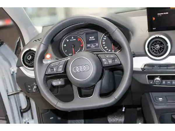 AUDI Q2 advanced 30 TDI 5JGar MTRX SHZ GRA AHK 18ZR (10/16)