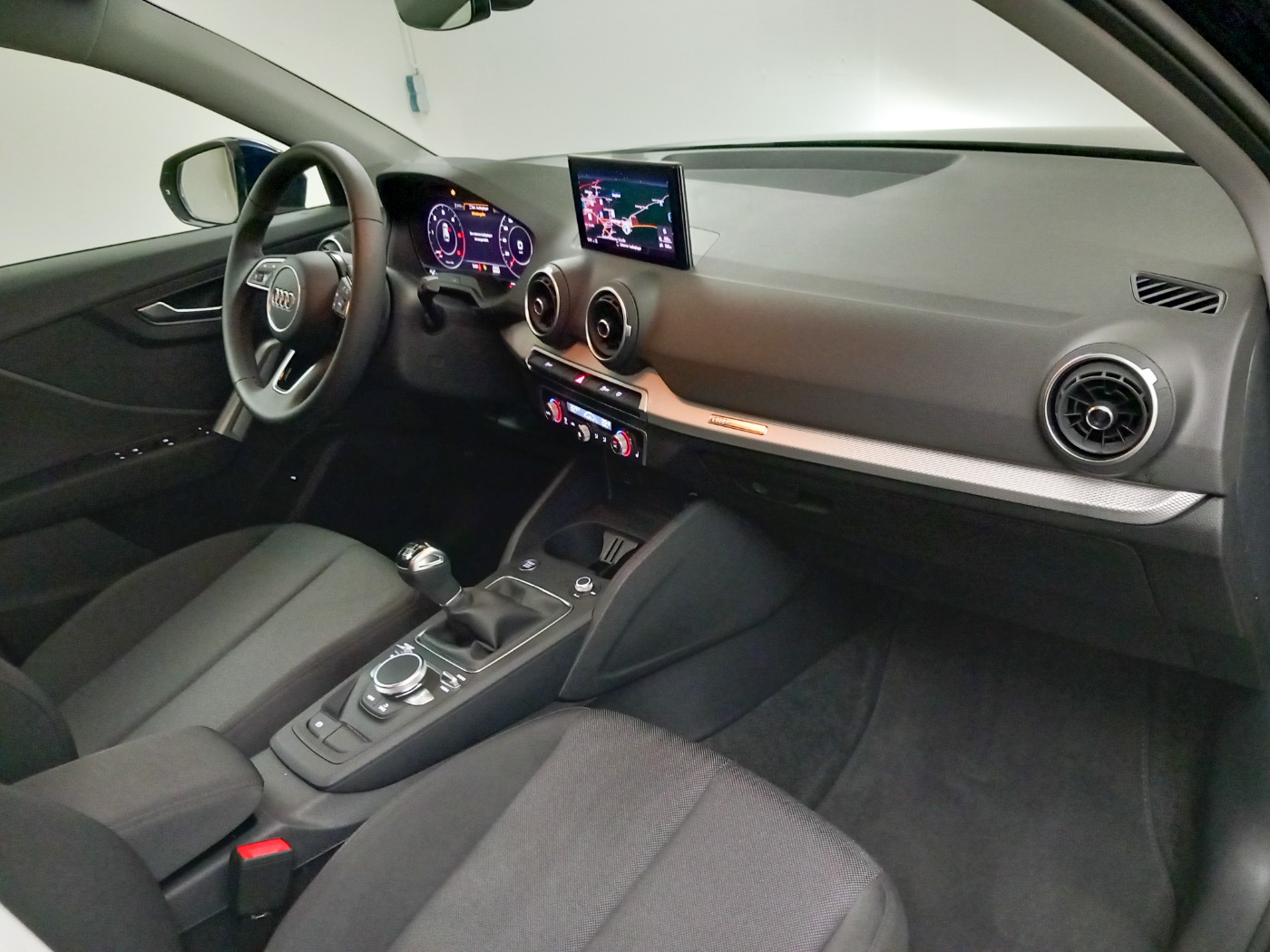 AUDI Q2 Advanced 5JGar Virtual Navi+ GRA SHZ (15/15)