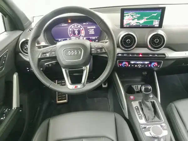 AUDI SQ2 5JGar Virtual Navi MTRX RFK PDC AHK SHZ (12/20)