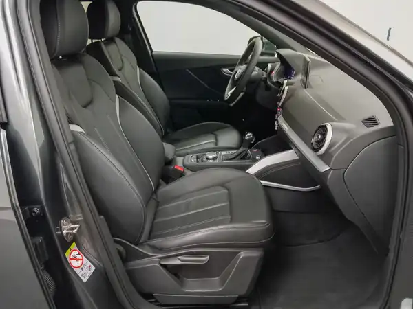 AUDI SQ2 5JGar Virtual Navi MTRX RFK PDC AHK SHZ (19/20)