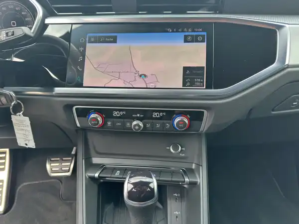 AUDI Q3 S line 40 TFSI qu Business Navi+ Virtual+ Connect (12/16)