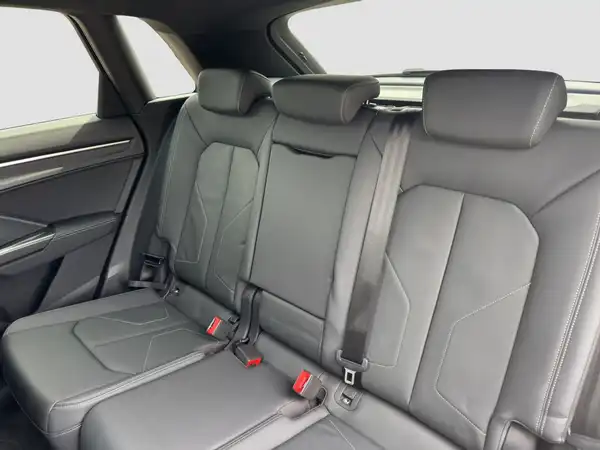 AUDI Q3 S line 40 TFSI qu Business Navi+ Virtual+ Connect (9/16)