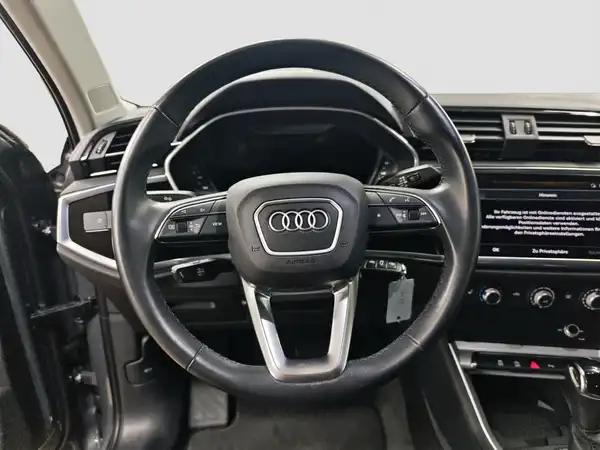AUDI Q3 35 TDI virtual Business Navi+ connect (11/17)