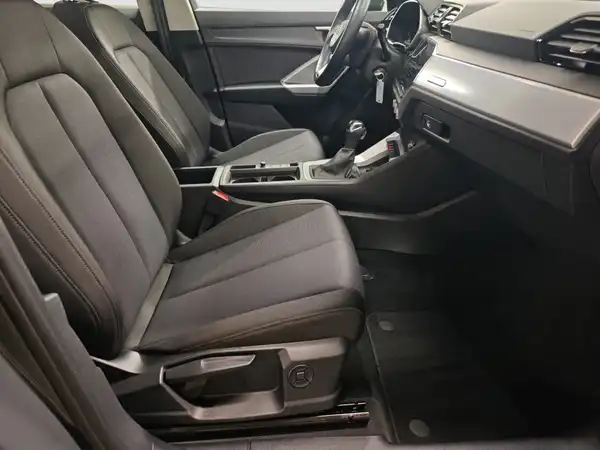 AUDI Q3 35 TDI virtual Business Navi+ connect (15/17)