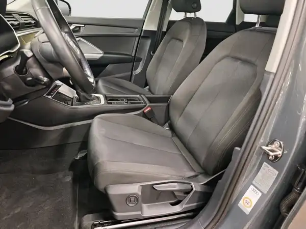 AUDI Q3 35 TDI virtual Business Navi+ connect (8/17)