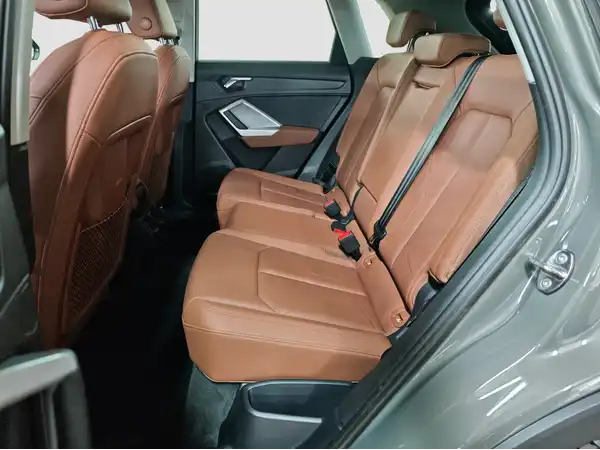 AUDI Q3 40 TSFI quattro (9/16)