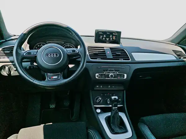 AUDI Q3 sport 1.4 TFSI ultra cod S line sport Navi PDC (10/16)