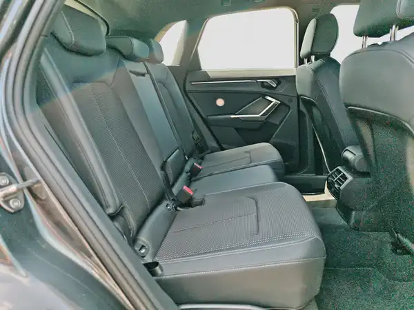 AUDI Q3 S line 35 TFSI Business LED Navi+ Virtual+ (15/16)