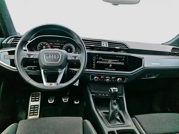 AUDI Q3 S line 35 TFSI Business LED Navi+ Virtual+ (10/16)