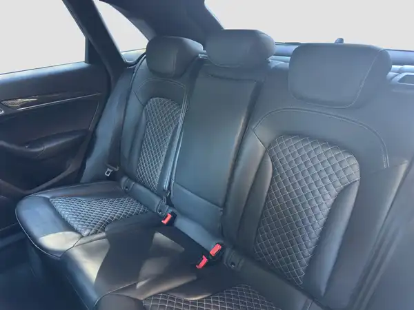 AUDI RSQ3 2.5 TFSI qu el.Sitz Pano Navi+ el.Heck black (9/17)