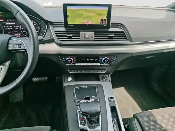 AUDI Q5 55 TFSI e quattro (12/16)